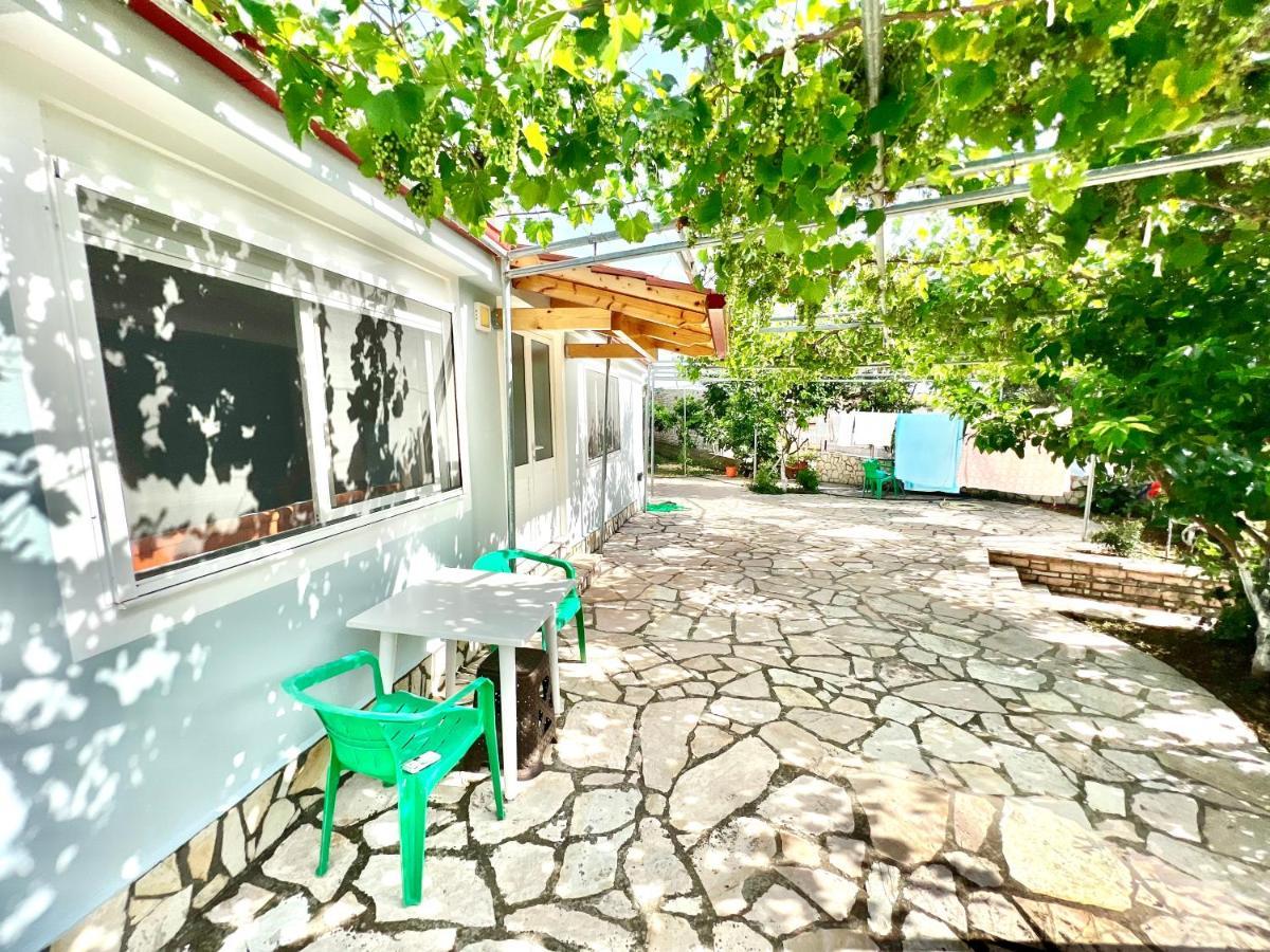 Coral Guesthouse Sarandë Exterior foto