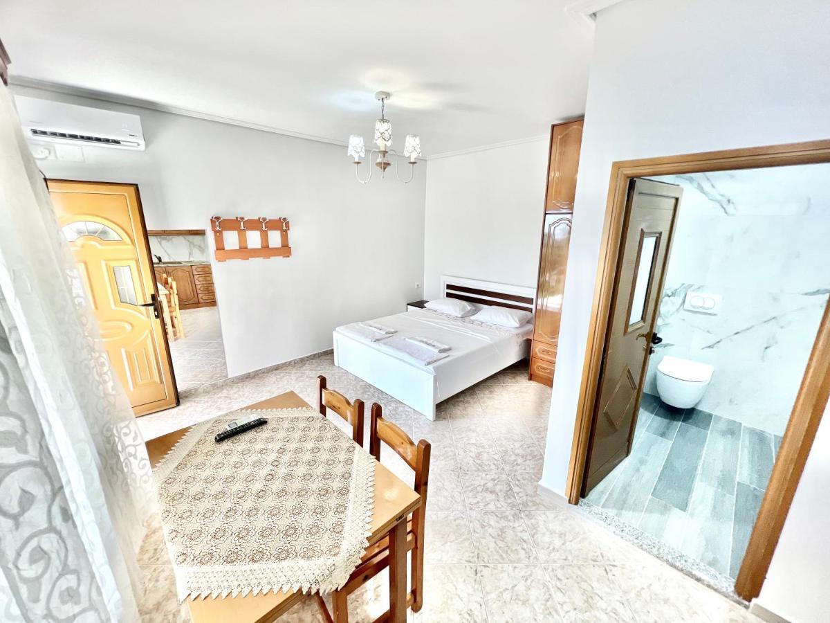 Coral Guesthouse Sarandë Exterior foto