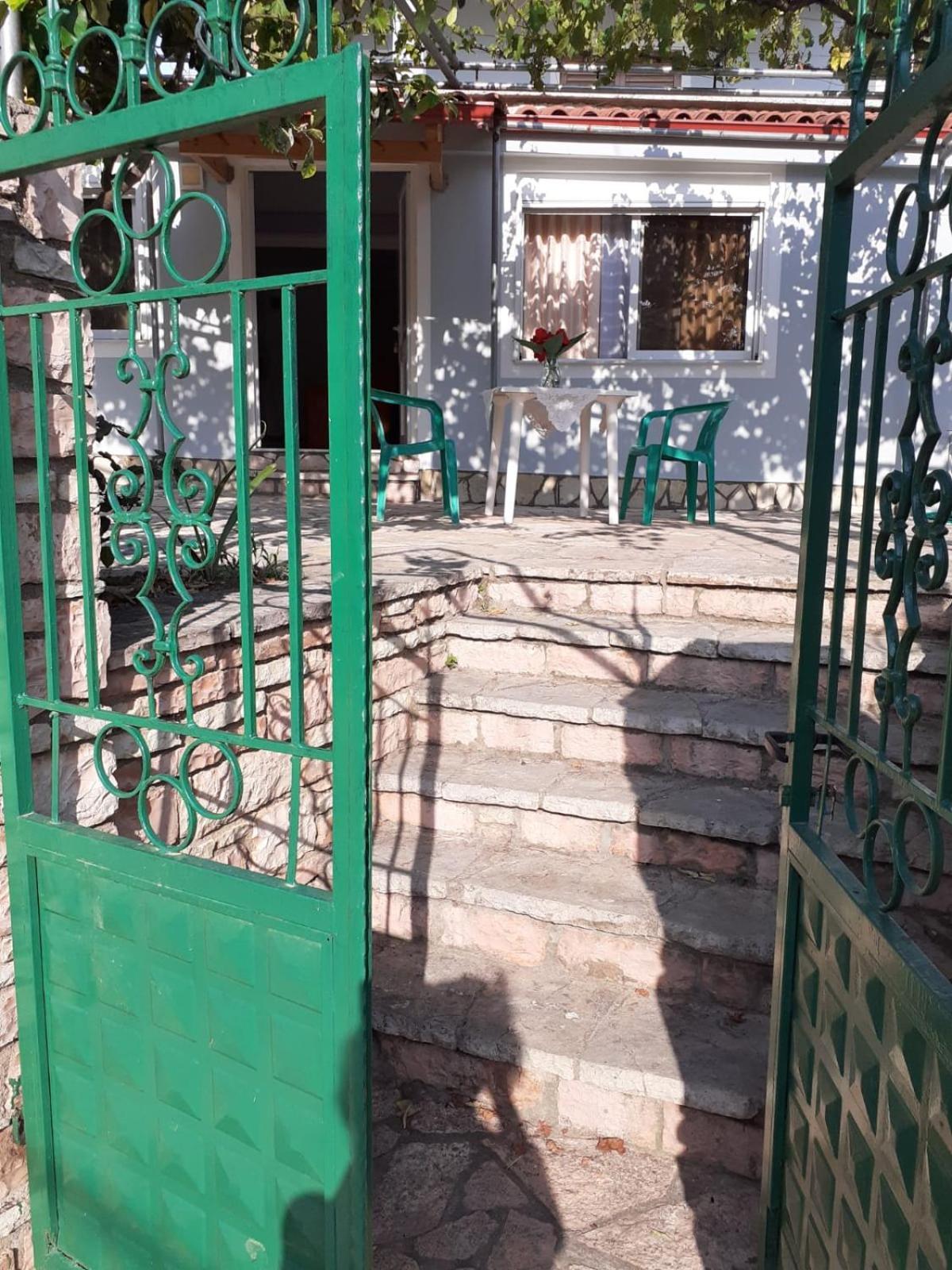 Coral Guesthouse Sarandë Exterior foto